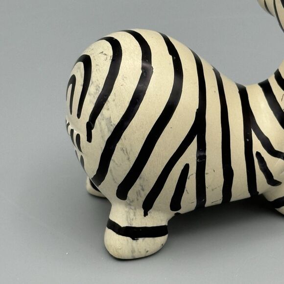 Vintage Hand Carved Soap Stone Zebra Figurine Hand Painted Wildlife Paperweight - Picture 7 of 10